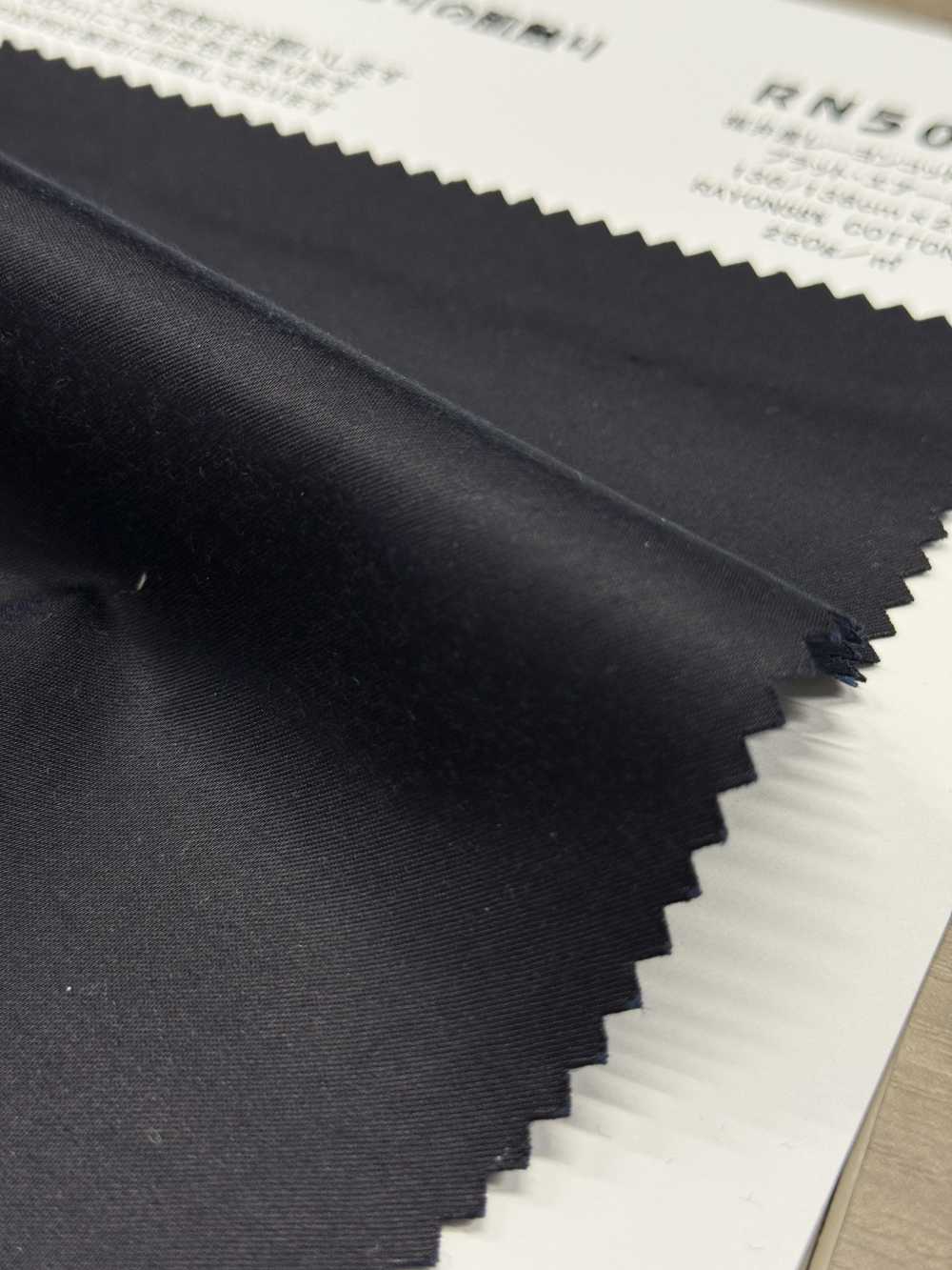 RN5068 福井産レーヨンコットンサテン プラット・エアーイン[生地] 古山