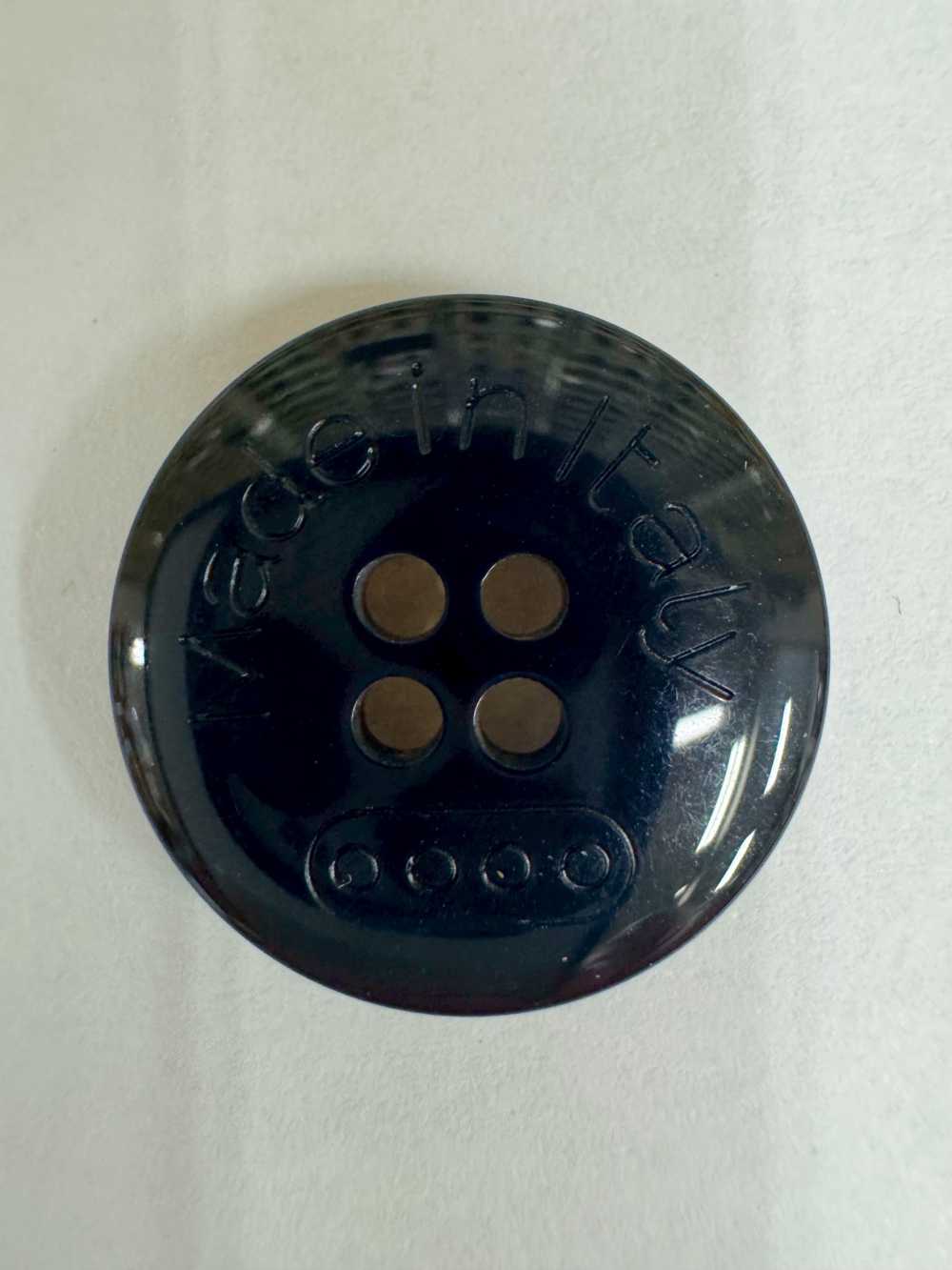 20 mm großer, in Italien gefertigter Knopf mit Gravur