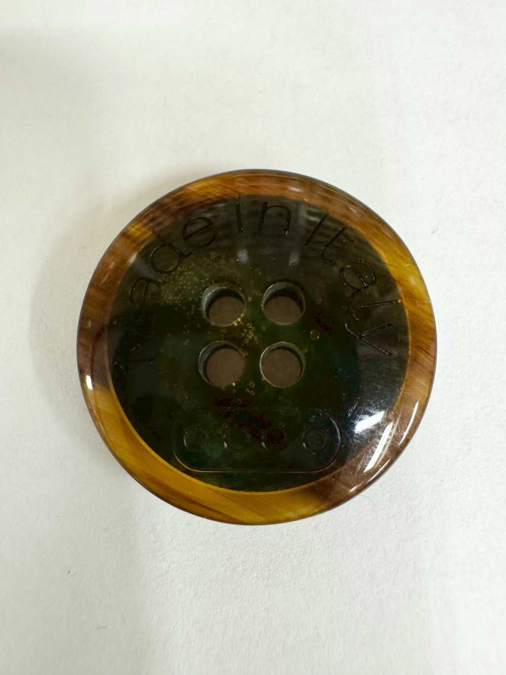 20mmのMade in Italy刻印ボタン
