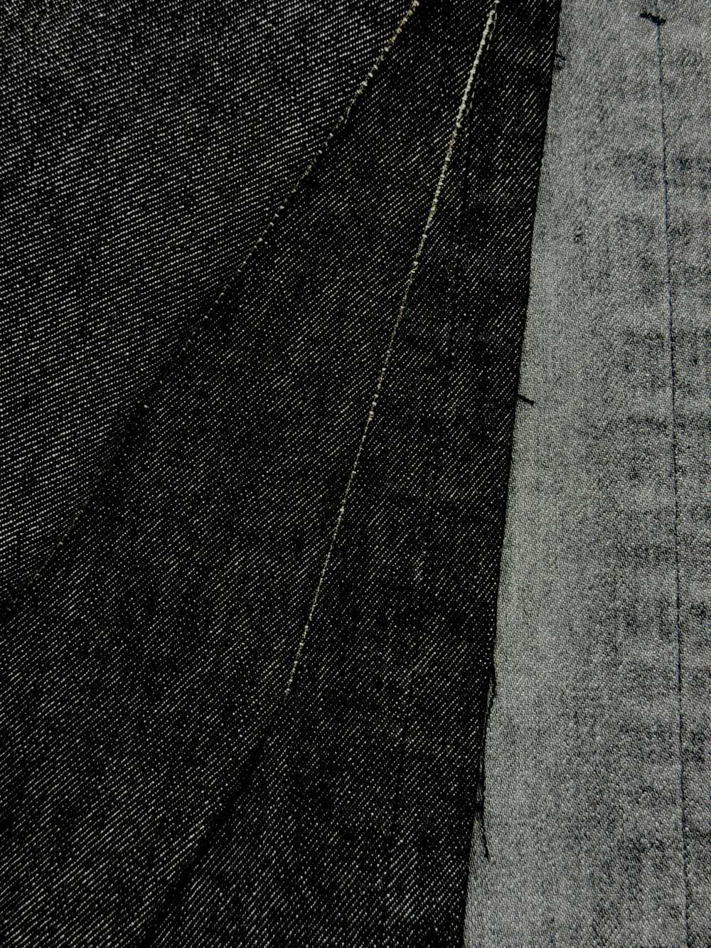 クラシカルなデニムの表情を持ちながら、驚異的なストレッチ性を実現した"モンスターストレッチデニム"です。